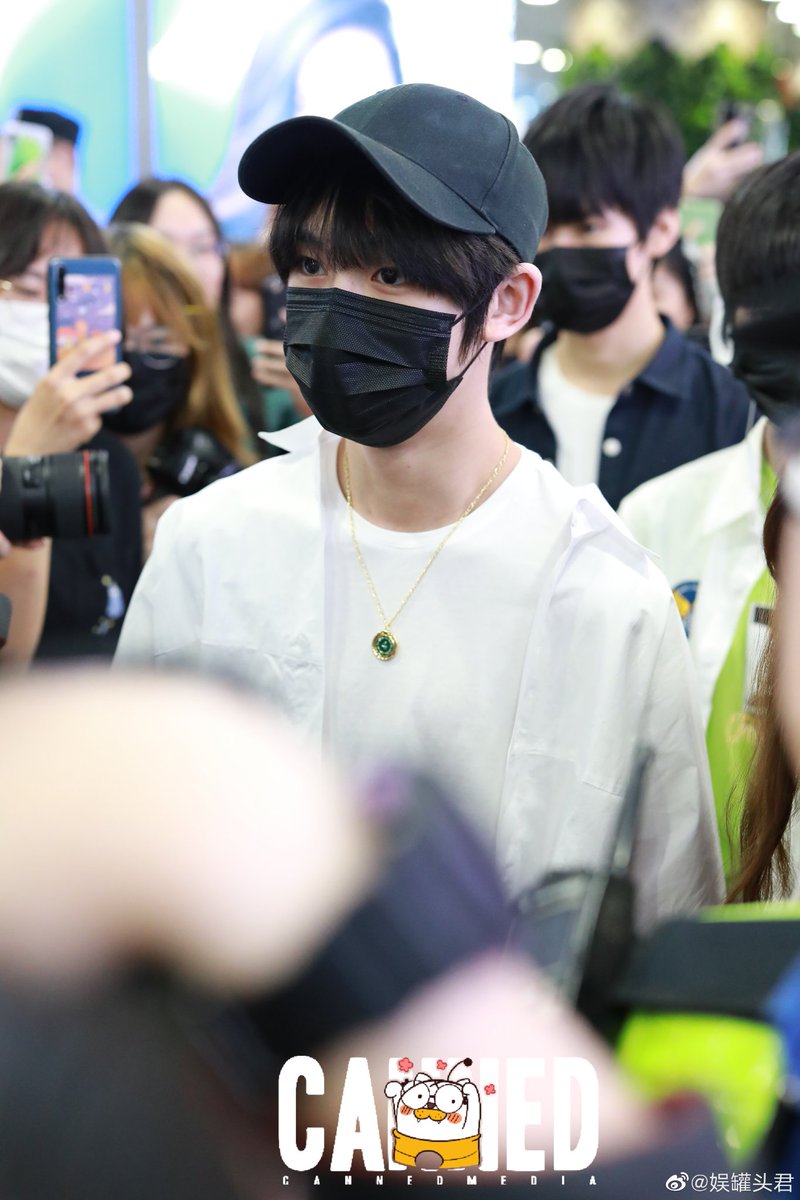 dingchengxin024's tweet photo. #台风少年团 #typhoonteens #丁程鑫   #딩청신  #ディンチェンシン #Dingchengxin #Chengxin #TF家族 #TFFamil
cr:logo 
at airport https://t.co/SNdmeliXaB