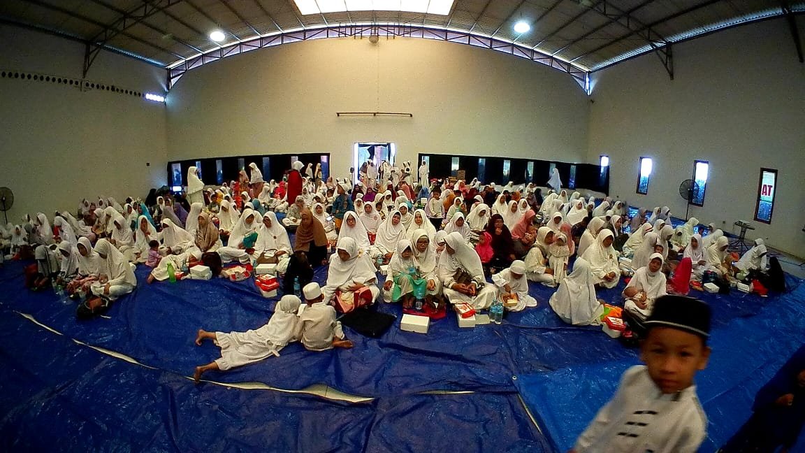 AvieUmi's tweet photo. Tabligh Akbar gresik
#Muharram1441HGresik
#HijrahMenujuSyariahKaffah
#HijrahSelamatkanIndonesia
#TinggalkanLiberalismeLawanKomunisme
#WeAreTheWorldKHILAFAH https://t.co/UDoErHjT0G