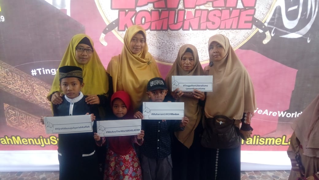 Eni15242967's tweet photo. Indonesia butuh syariah dan khilafah #HijrahSelamatkanIndonesia #HijrahSelamatkanIndonesia #HijrahMenujuSyariahKaffah #TinggalkanLiberalismeLawanKomunisme #WeAreTheWorldKHILAFAH #D1CD https://t.co/t6PszcUq9X