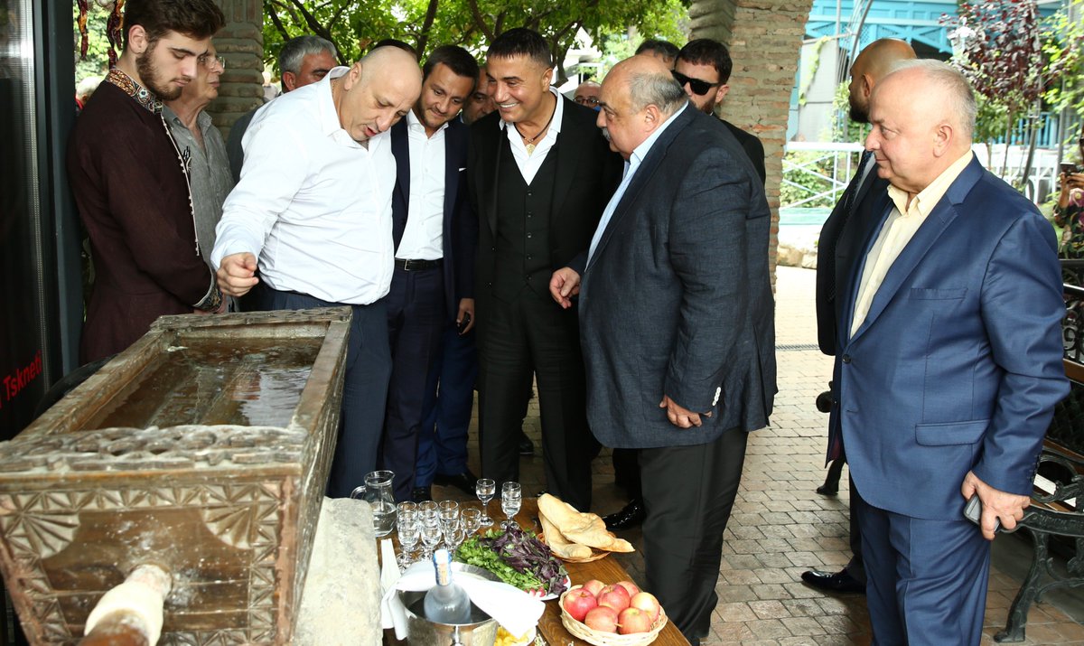 sedat_peker's tweet photo. GÜRCİSTAN ZİYARETİMİN ŞAHSIMA ÖĞRETTİKLERİ…
YAZININ DEVAMI İÇİN: https://t.co/ccKuhPBW51 https://t.co/kl1SiRcpWX
