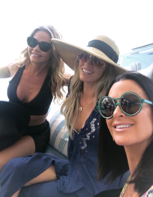 Anyone remember my first trip last August with these lovely ladies and I packed all the wrong clothes<a href="/tag/bahamas"class="tags"><span>#bahamas</span></a><a href="/tag/fbf"class="tags"><span>#fbf</span></a><a href="/tag/rhobh"class="tags"><span>#rhobh</span></a>