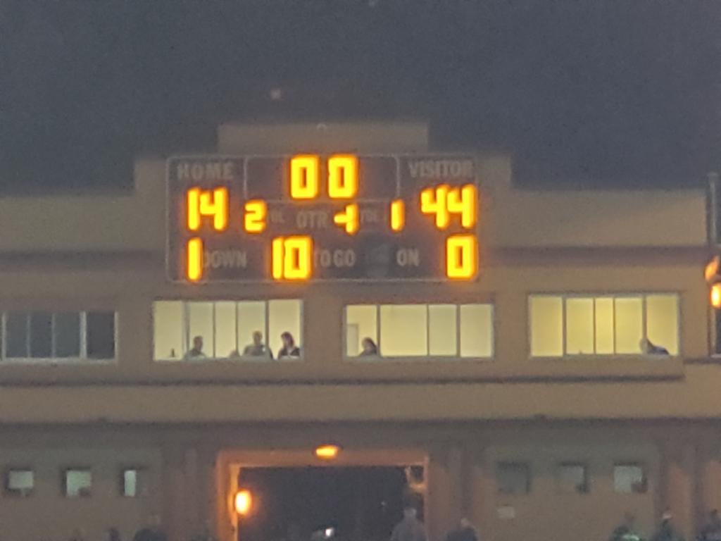 thesportylady's tweet photo. #yourdons Acalanes beats Sacred Heart, 44-14
@yourdons https://t.co/50ciuL7Irx