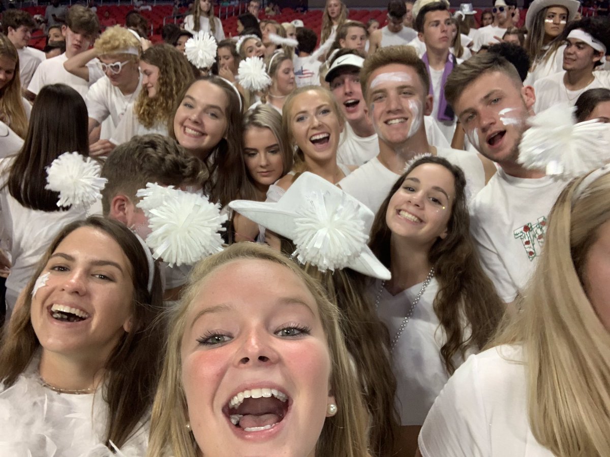ECclassof2020's tweet photo. Senior season!!! #FNL https://t.co/8ye94d9fnm