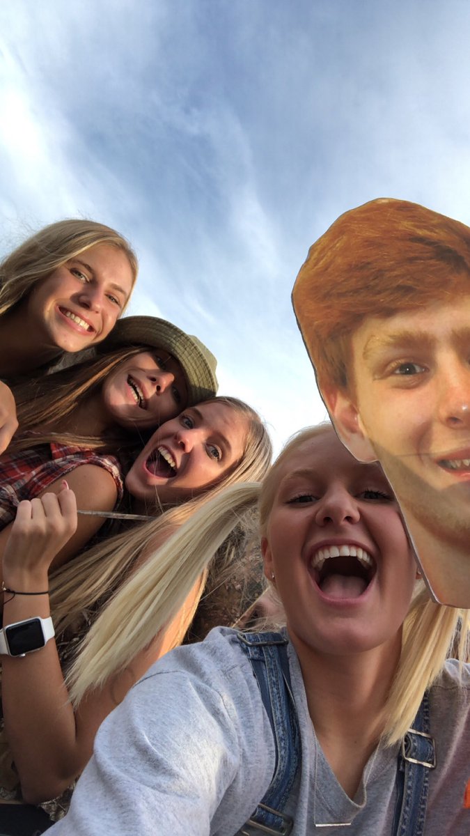 paytndayy's tweet image. THATS MY BOYFRIEND!! #2touchdowns #number13 #fbv