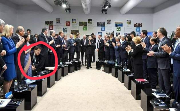 rajamaka's tweet photo. Guess the one person who is struggling to get up while giving Honor to PM @narendramodi ji
#PakKeepStanding https://t.co/lTNXzVHJgo