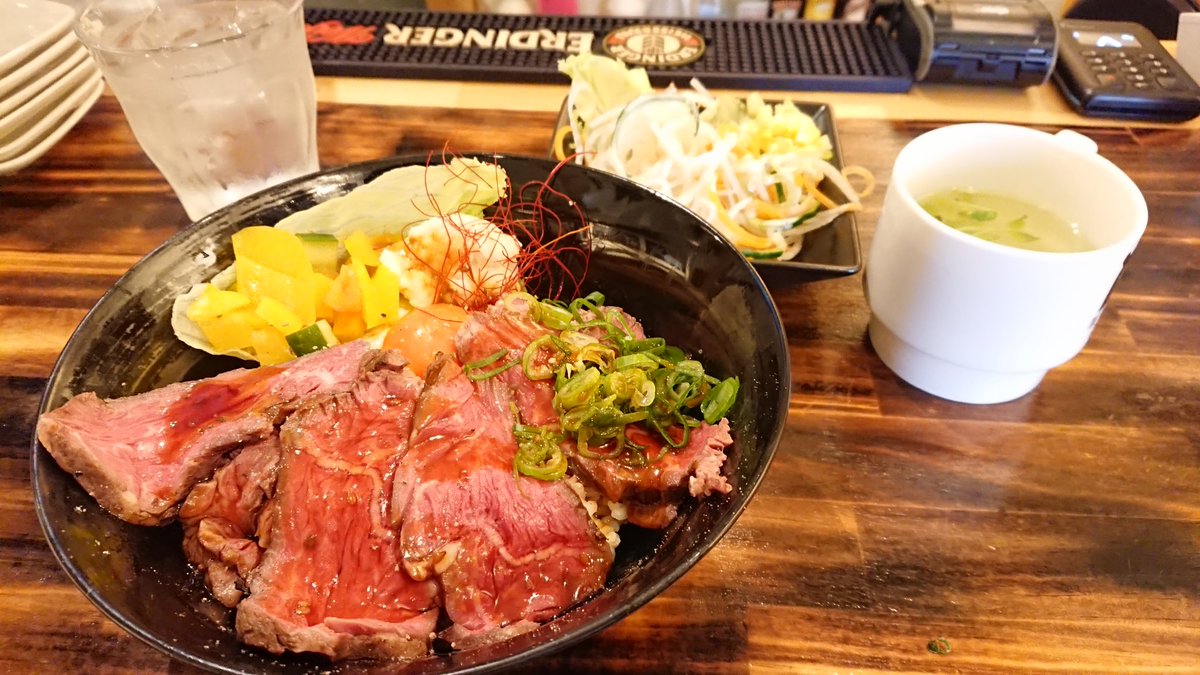 apple_chii11's tweet photo. お昼ごはん(*´ー｀*)
#ローストビーフ丼
#天王寺
#BUFFALO29 https://t.co/NOAx5MAWs9