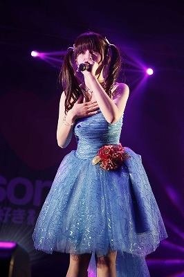 WorldHaruna's tweet photo. Día 27.  Luna en el escenario. Hay muchas fotos que pondría poner aquí pero elegí 16 de mis favoritas, algunas son fotos de hace tiempo y otras son recientes   
#30DaysLunaChallenge
#春奈るな 
#るな氏 
#HarunaLuna https://t.co/BT4H0ylOuv