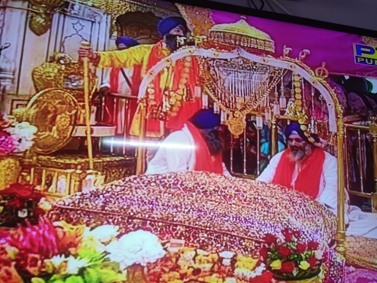 _jasmeeeen_'s tweet photo. Santaa Ke Kaaraj Aap Khaloya Har Kam Karaavan Aaya Raam 
#Gurpurab #FirstPrakashPurab #Waheguru https://t.co/mq6ZzpX4mm