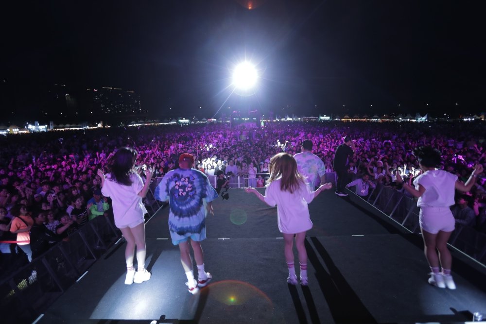 Songdobeerfest2's tweet photo. 송도맥주축제를 뜨겁게 달군, DJ DOC (디제이 덕 아님... 😆)

오늘, 31일, 마지막까지, 송도맥주축제는 달리고 또 달립니다!

#송도맥주축제 #2019송도맥주축제 #DJDOC https://t.co/Jd1tjXz8Y2
