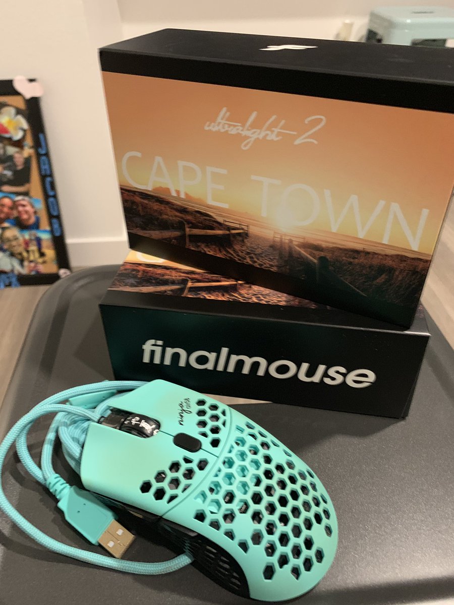 thatdadjacob's tweet photo. Don’t forget to check out this sweet give away! Pinned tweet! #final@ouse #pcgaming #gamer #mouse #computer #giveaway #capetown #ultralight2 https://t.co/jqOdFu8GDA
