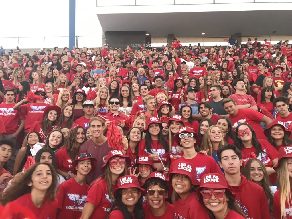 Juliacarp_'s tweet photo. filling the stands 🤩🤩 @asb_los @LosalLocos @ocvarsity @SoCalSections @MAlvarez02 https://t.co/LkiIsp4uDA
