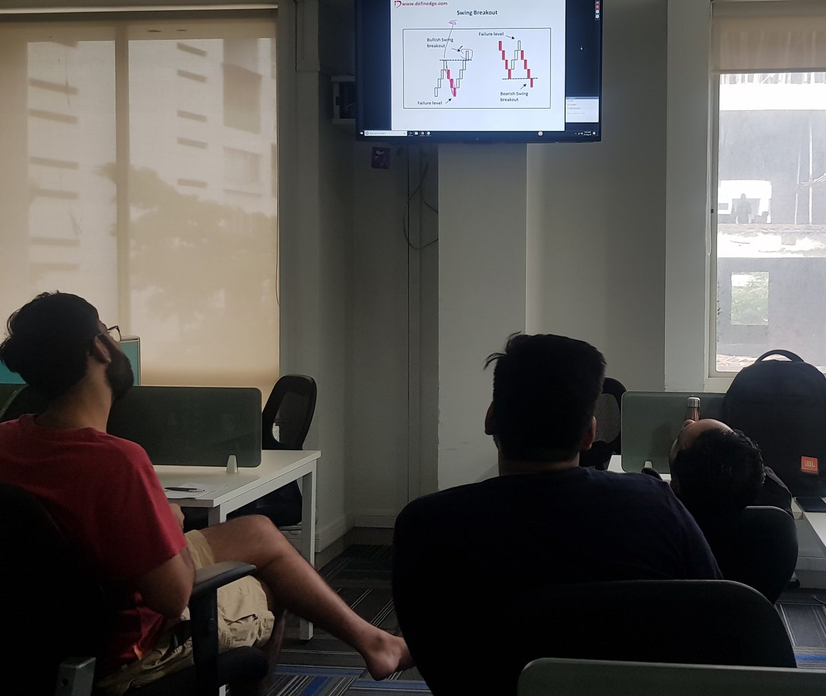 shahvinayv's tweet image. Some regular participants of #TradersNest attending the online webinar in person in the Nest 😀