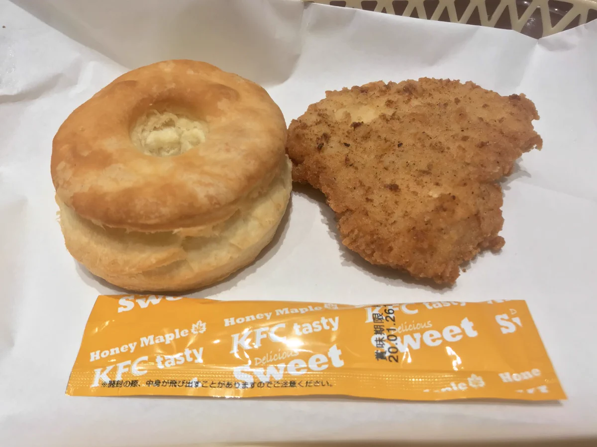 ケンタッキーの新たな楽しみ方？骨なしチキンをビスケットに挟んで食べるとうまい！
