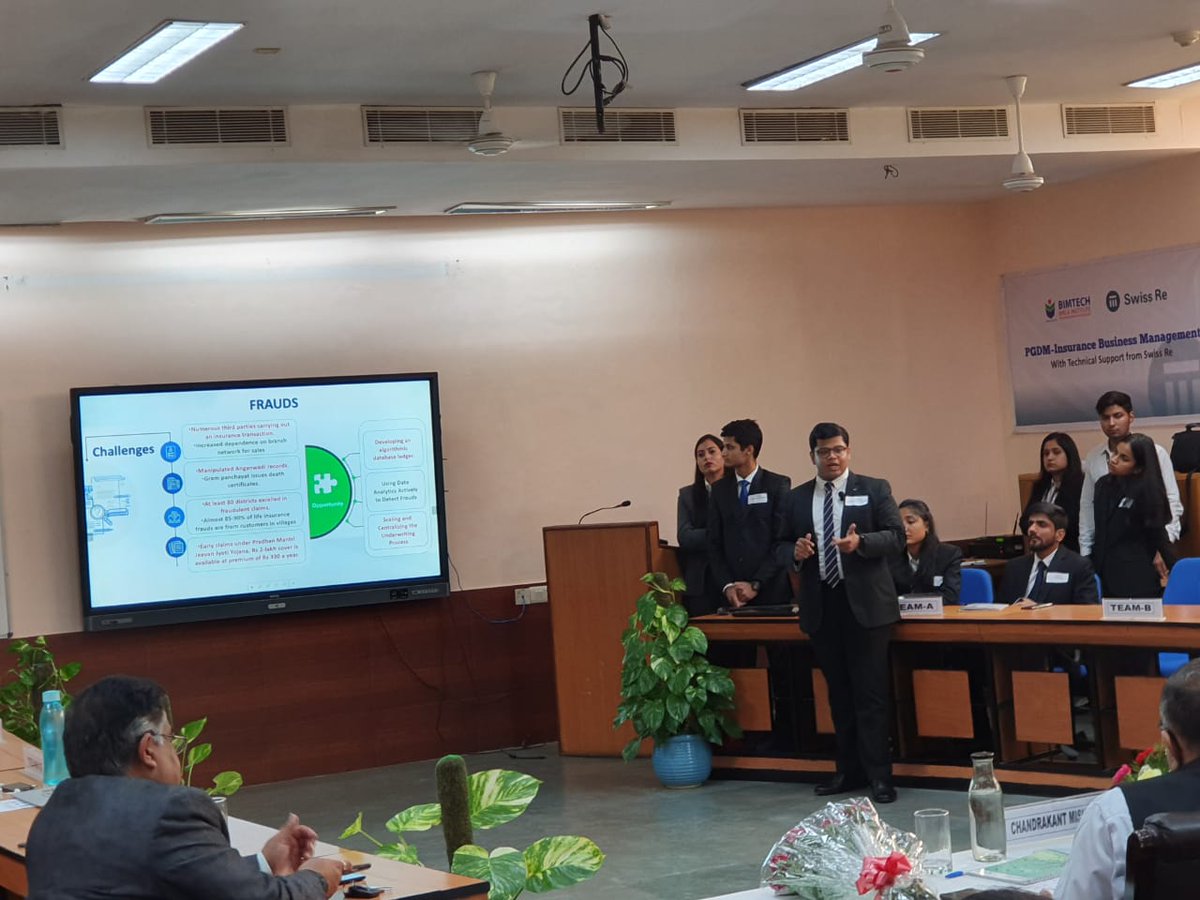 mkpandey67's tweet photo. Team comprising Vinta , Yashbardhan &amp; Yajush students from #PGDM / #MBA #Insurance giving their presentation on 'Managing growth in #lifeinsurance in #VUCA time ' in #lyceum2019 the masterclass competition in @BIMTECHNoida today. https://t.co/kVOsCfIjua