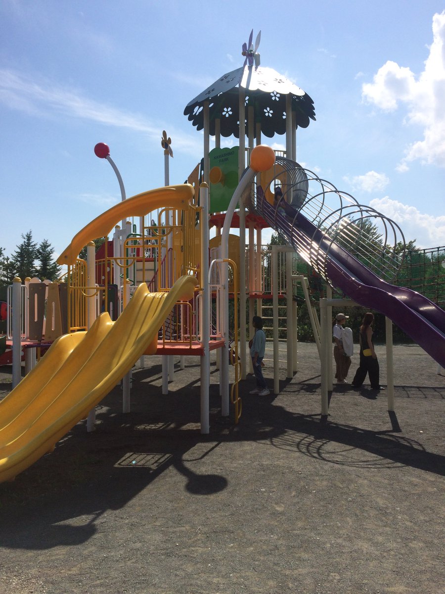 Miki Elizabeth Karita かりた みき 幼稚園の後は 残り少ない北海道の夏を満喫すべく いつもの様に 公園 巡り 久しぶりにすぐお隣札幌の 川下公園 遊具が新しくなって滑り台は滑り応えたっぷり ここは室内遊びもでき レストランもあり 持ち込みも