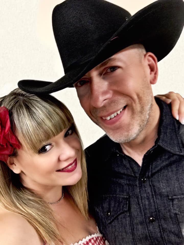 CountryRdShow's tweet photo. Yer hah! A Foot Stompin’ #Country #Gig tonight in #Essex,  The #CountryRoadshow will be ‘on the road again’ soon! Back in Essex again tomorrow 31st Aug! With our sister show @SixtiesRoadshow https://t.co/OdwOPoFrHD