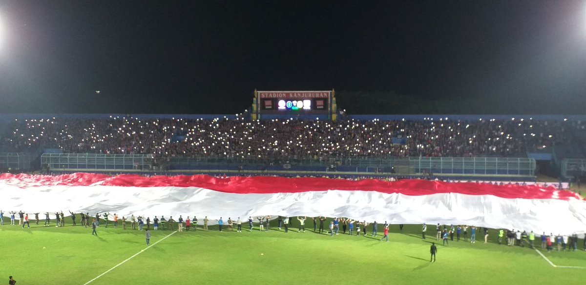 EdanBolaRCBFM's tweet photo. #AremaDay
#OneSoulOneNation #1Jiwa1Bendera1Indonesia
#PertemuanIniAdalahKabar https://t.co/KkRClreCQ6