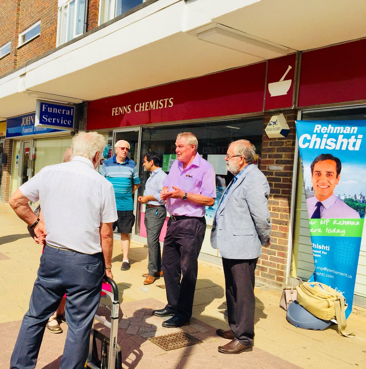 Rehman_Chishti's tweet photo. Held regular MP Street Surgery in Parkwood with local Councillors Roger Barrett,Gary Hackwell and Nusrat Ahmed. As always great to hear local residents views on all matters and take up issues on their behalf. https://t.co/WJgGGIrFEX