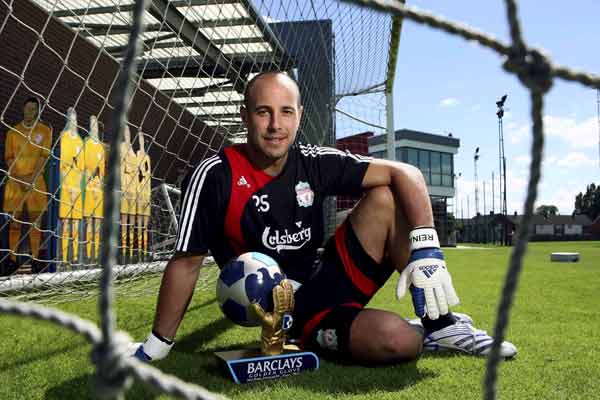 Happy Birthday to the penalty saving king, Pepe Reina      