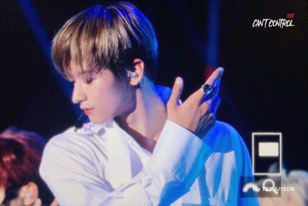 cantcontroljy's tweet image. 190831 노에어처돌이••• 절대노에어단 #THEBOYZ #더보이즈 #주연 #JUYEON #통제불능