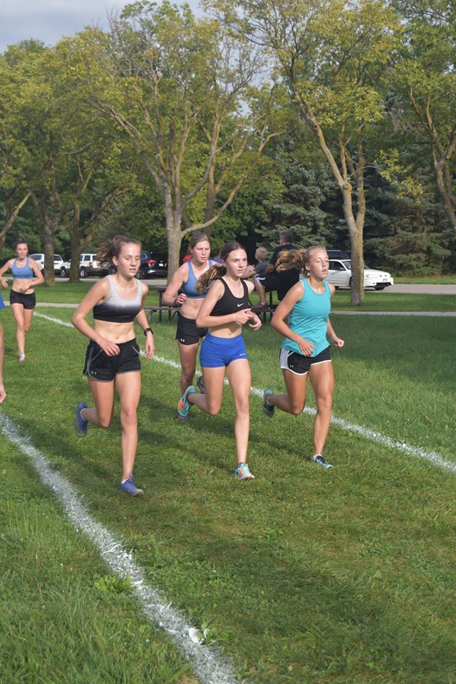 Spartan_CC's tweet photo. Girls Time Trial out at Pioneers on Friday night. Tremendous effort, smart running, the desire to be great and the willingness to go after it was front and center! #thelegsfeedthewolf #icaniwill #thewellisdeep #poundthestone #runasone #LEXC https://t.co/kBByn4pLPn