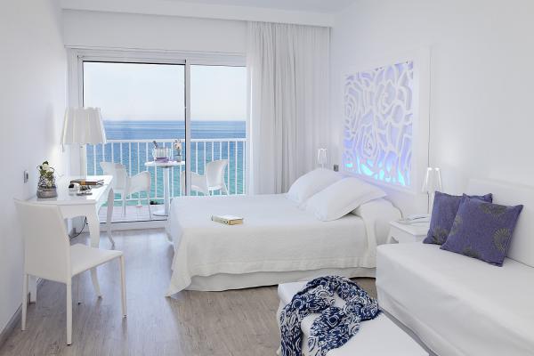 SelectaHotels's tweet photo. ¿Playa o montaña? En este lugar podrás disfrutar de unas vistas únicas sin tener que elegir. Para los que buscan exclusividad y confort.
https://t.co/obEUAlpEKv https://t.co/R3DGzWxDvz