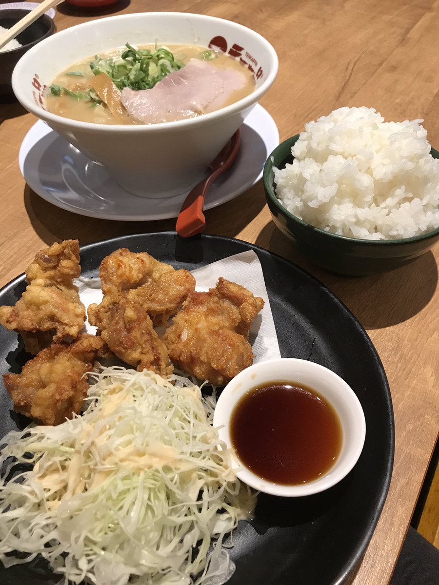 Kaz こってりラーメン 大 唐揚げ定食 天下一品 六条店 本日 夫婦共々お仕事 というわけで夕飯は外食 久しぶりに近所の天一に行ってみた こってりラーメン は安定の味 美味い 天下一品 こってりラーメン 唐揚げ 高松市