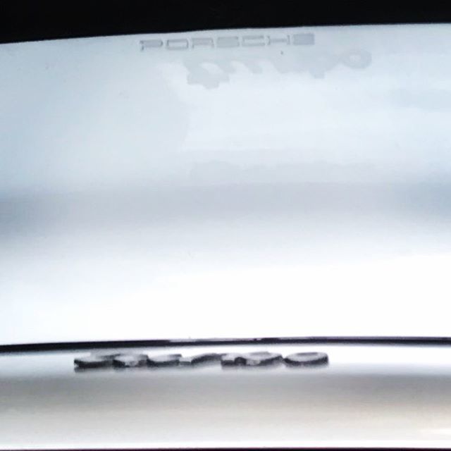 centergravityuk's tweet photo. #Porsche #early911 #classic911 #viewfrommydesk .
.
Little things only seen on the shop floor. Can you tell what it is yet? https://t.co/VsTwJrCcIP https://t.co/3WWArgPazh