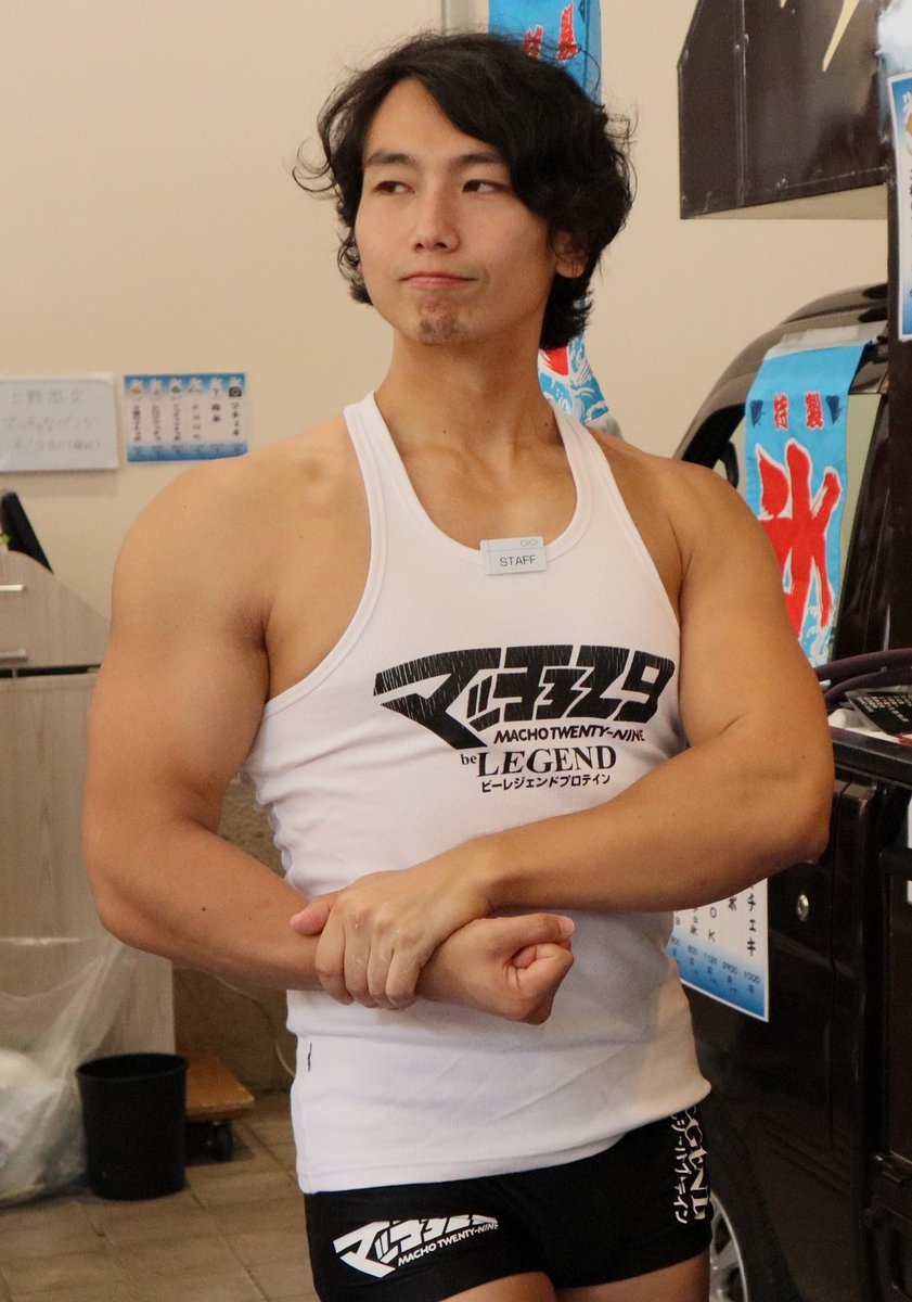 ともゆき マッチョ29 菅原辰馬さん 写真には撮ってないんですが 待ち時間にポーズの名前を紹介したり 正しいオリバーポーズの解説などをして下さってました マチョ氷 マッチョ29 菅原辰馬 上野マルイ