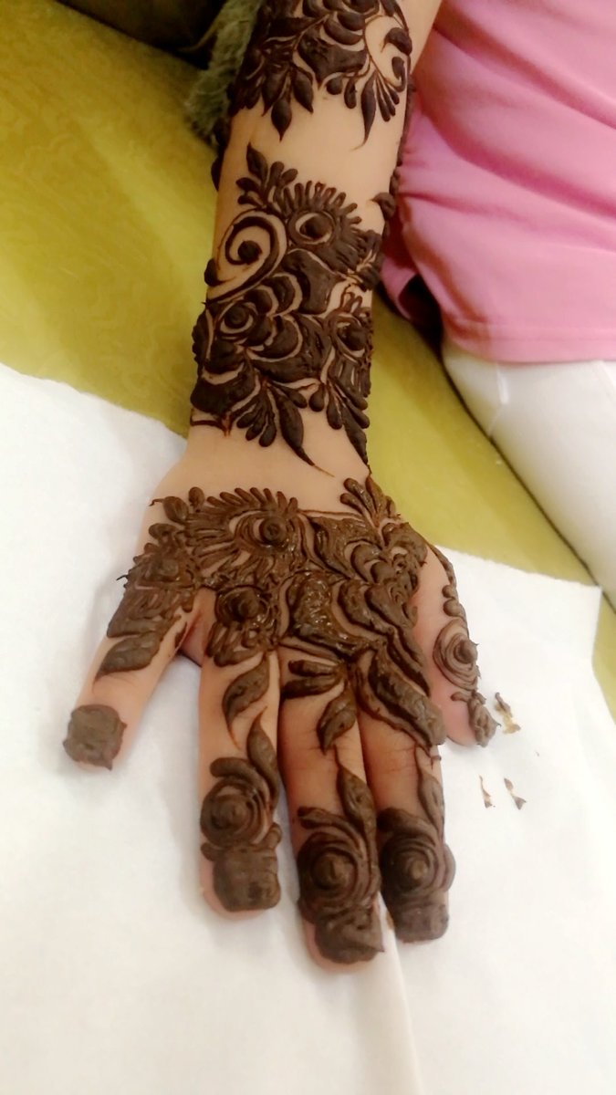 اختاري صور نقوش حناء ناعمة Yasmina