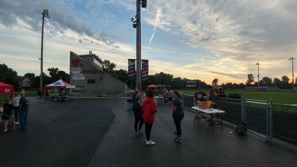 grove_xc's tweet image. Race day at #GroveInvite #GoingAllIn