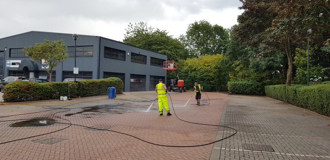 clarkanddaniel's tweet photo. Washing down a 4000m2 car park after treating with Noir Wash from @protegerprotect and removing rubber tyre marks for our new client @Pexhurst in St Albans. #carpark #refurbishment #rubberremoval #StAlbans https://t.co/o5SWj1G4eZ