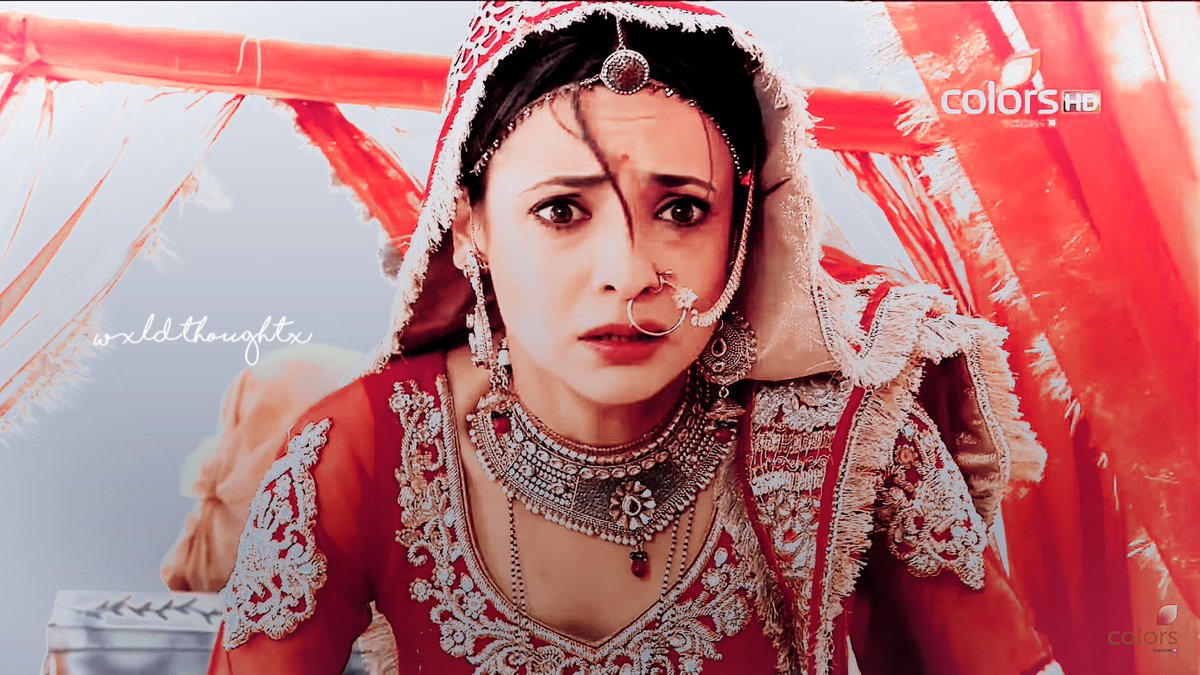 The subtle changes in Paro's facial expressions, the emotion she gets across... Sanaya’s power is truly unmatched. Give her all the awards! #SanayaIrani  #RangRasiya