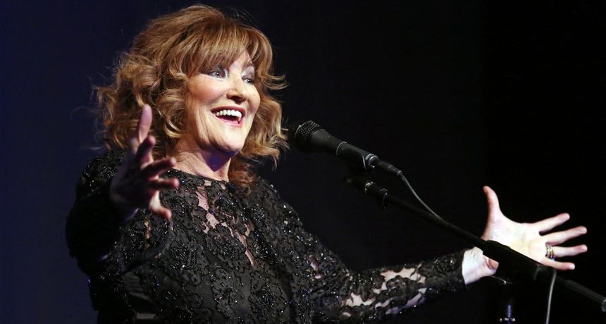 tabloidhr's tweet photo. Tereza Kesovija oduševila videom s ljetovanja: Pjevačka diva u 81. godini života veslala u gumenjaku
https://t.co/sOBYTopcFL https://t.co/NXH4SY5fQ9