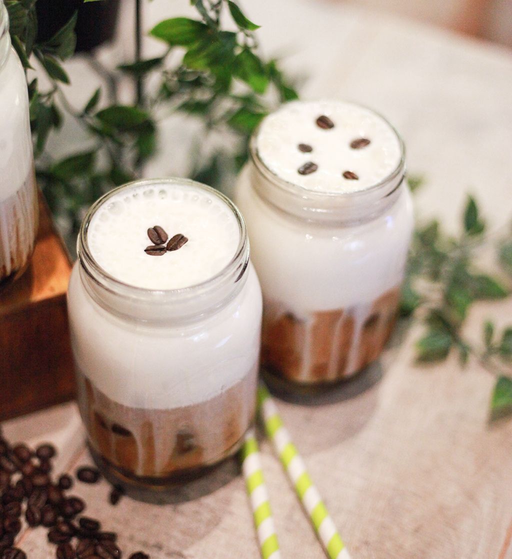 We finally have some more sun! Enjoy it with a STAKKS Iced Latte with flavoured options too ..... 😍 ☕️ 🍯 
Open until 8:30pm 🌟TripAdvisor Certificate of Excellence Winner 2019 🌟
#icedcoffee #summer #upstairs <a href="/themarlands/">The Marlands</a> #openlate #dinner #stakks #southampton #stakkspancakes