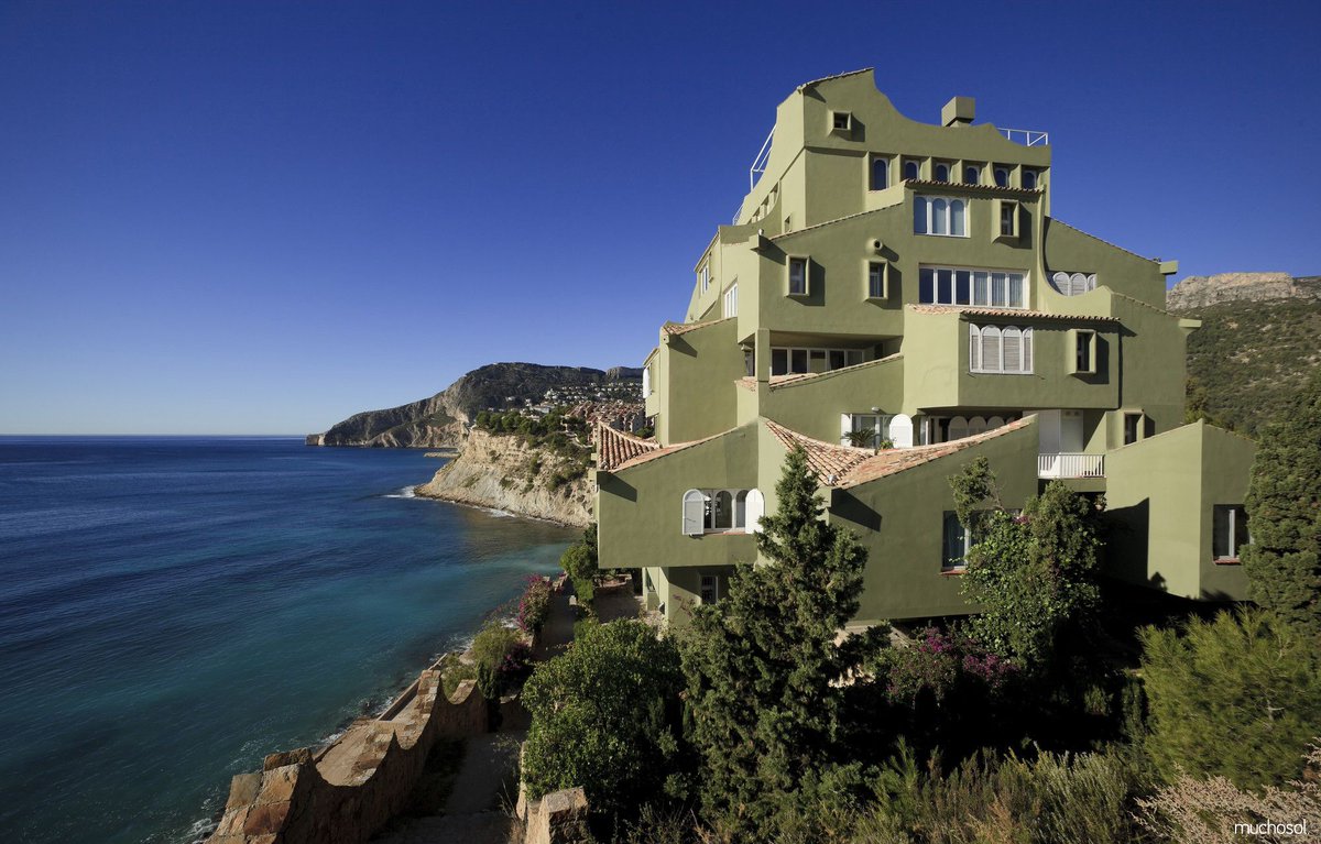 Muchosoluk's tweet photo. AMAZING apartment in Calpe for 5 😍Decorated to the smallest detail and with incredible views overlooking the sea and the mountains😍 Almost on your doorstep, you have private coves of crystalline water just for you 💙🤩👉Don't let it go https://t.co/m2ysPXhGxa https://t.co/LZy4zLooJl