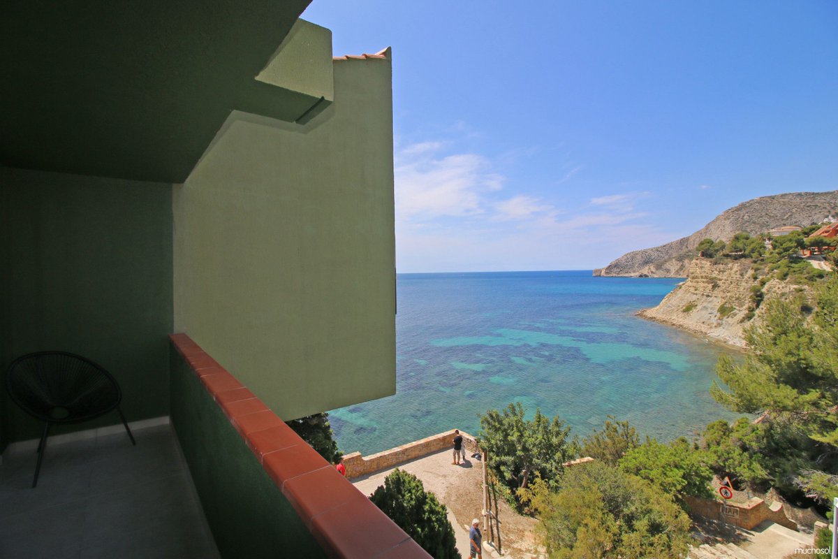 Muchosoluk's tweet photo. AMAZING apartment in Calpe for 5 😍Decorated to the smallest detail and with incredible views overlooking the sea and the mountains😍 Almost on your doorstep, you have private coves of crystalline water just for you 💙🤩👉Don't let it go https://t.co/m2ysPXhGxa https://t.co/LZy4zLooJl