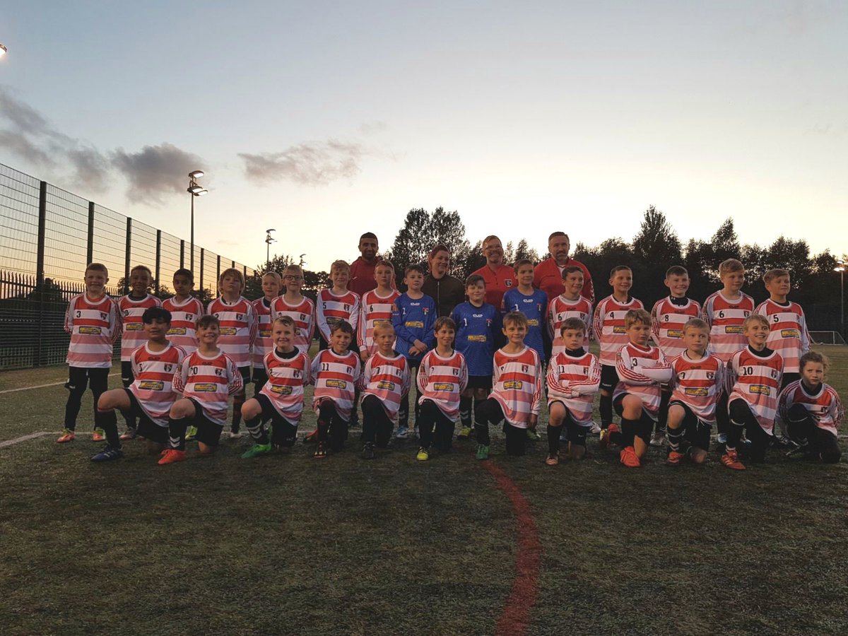 springheadafcsi's tweet photo. Our Springhead u12s are looking for a new players to join one of our 3 teams. All our teams play in the EMJFL in the Championship, Div 4 &amp; Div 6. Training is at 7-8pm at Hathershaw School on Thursdays.  Interested? Then please contact Kev. on 07957814753 or Simon on 07483210874. https://t.co/iRxL0DaF2w