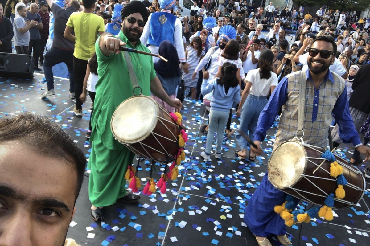 cohesionplus's tweet photo. Pleasure to support @RevolutonArts @LutonBID @love_luton @DegreeEast last night working with @4x4Bhangra @KingsofDhol @BillSandher showcasing #cohesionarts @ace_southeast funded #madeingravesend #kingsofbhangra https://t.co/8jPFnX5CaR