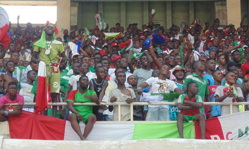 c2tvsportrdc's tweet photo. DCMP signe sa première victoire (Vodacom Ligue I). Le Daring Club Motema Pembe a largement battu Racing Club de Kinshasa ce vendredi 30 août au stade des Martyrs lors de la deuxième journée du championnat national de la Vodacom Ligue I. Score final : trois buts à zéro https://t.co/SiL33C2t48