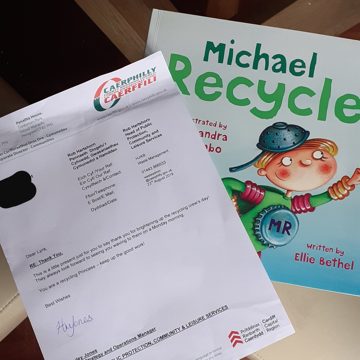 _Dean_Morgan's tweet photo. After sharing our video of Lyra waving to the #recycling crew, we received this from @CaerphillyCBC recycling team. So #thoughtful! Lyra loves #books📚 and this is a great one #michaelrecycle by @ElliePatterson1; she especially loved being called a "recycling princess"! ♻️ https://t.co/myU6Bm79hb