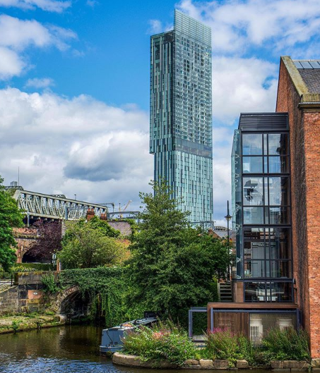 Views on views in Castlefields 👀🤩
📸@cotography2019
.
.
.
#photography #photooftheday #manchestercitycentre #manchesterphotographyclub #manchester #mcr #ilovemcr #thisismcr #igersmcr #manchesterprime #hiltonmanchester #beetham #beethamtower