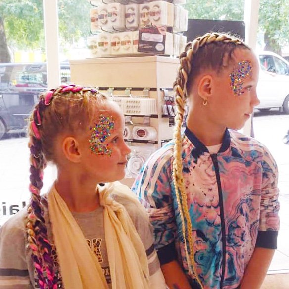JustEssentials1's tweet image. 🔥 We’re getting glammed up in our Norwich store today and getting ready for Sundown Festival!! 🎶

☀️ Pop in and get glittered up at our glitter bar!!😎✨
.
.
.
#SundownFestival #Norwich #GlitterBar #Festival #Braids #Glitter