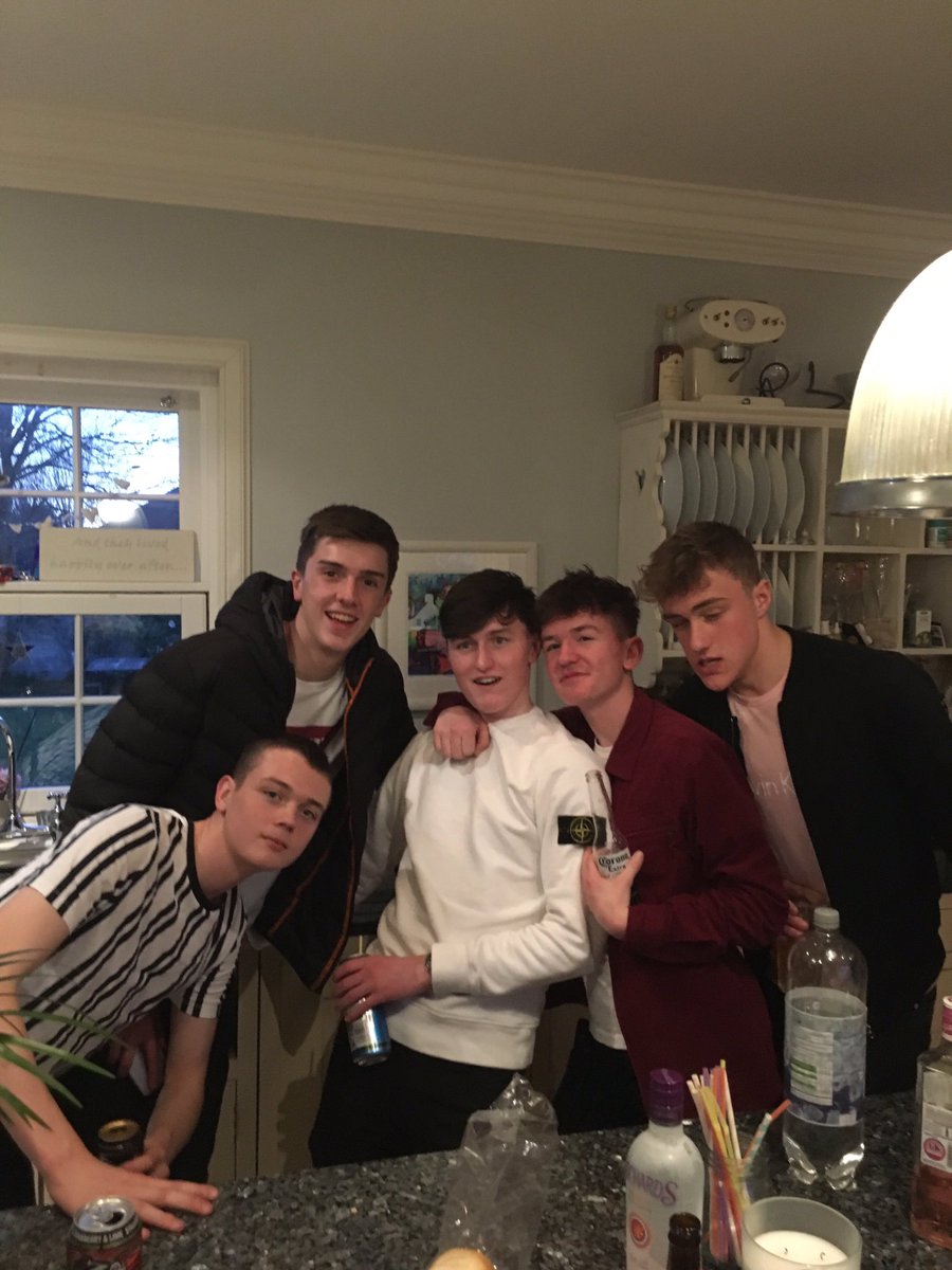 Happy birthday Thomas, see you tonight to celebrate the joint birthday🍻 @Thomas_Millerr