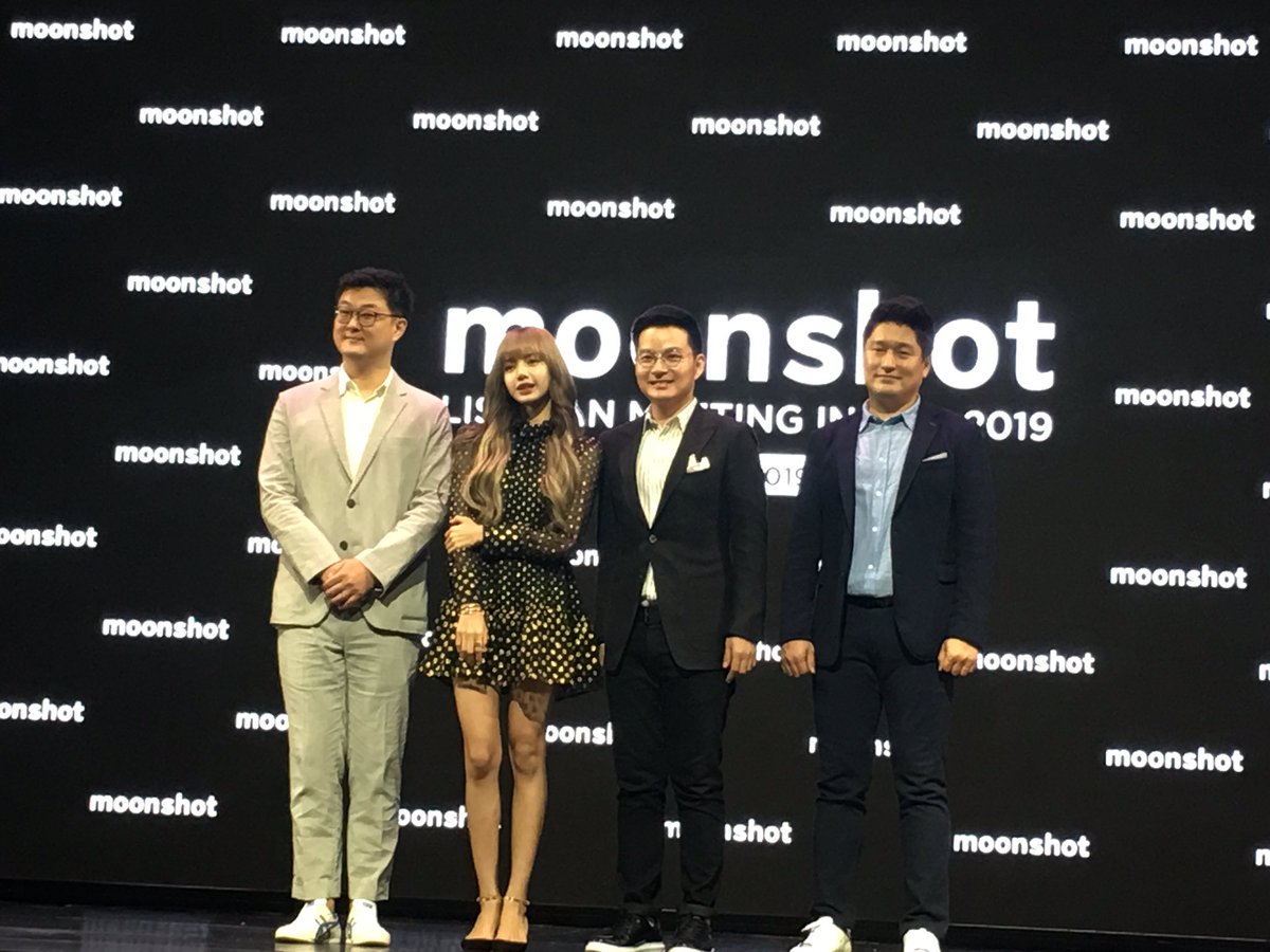 น้องลิซ่า ในงานแถลงข่าวเปิดตัวเครื่องสำอางรุ่นใหม่ของ moonshot #moonshotxlisa #MoonshotxLisa_D1