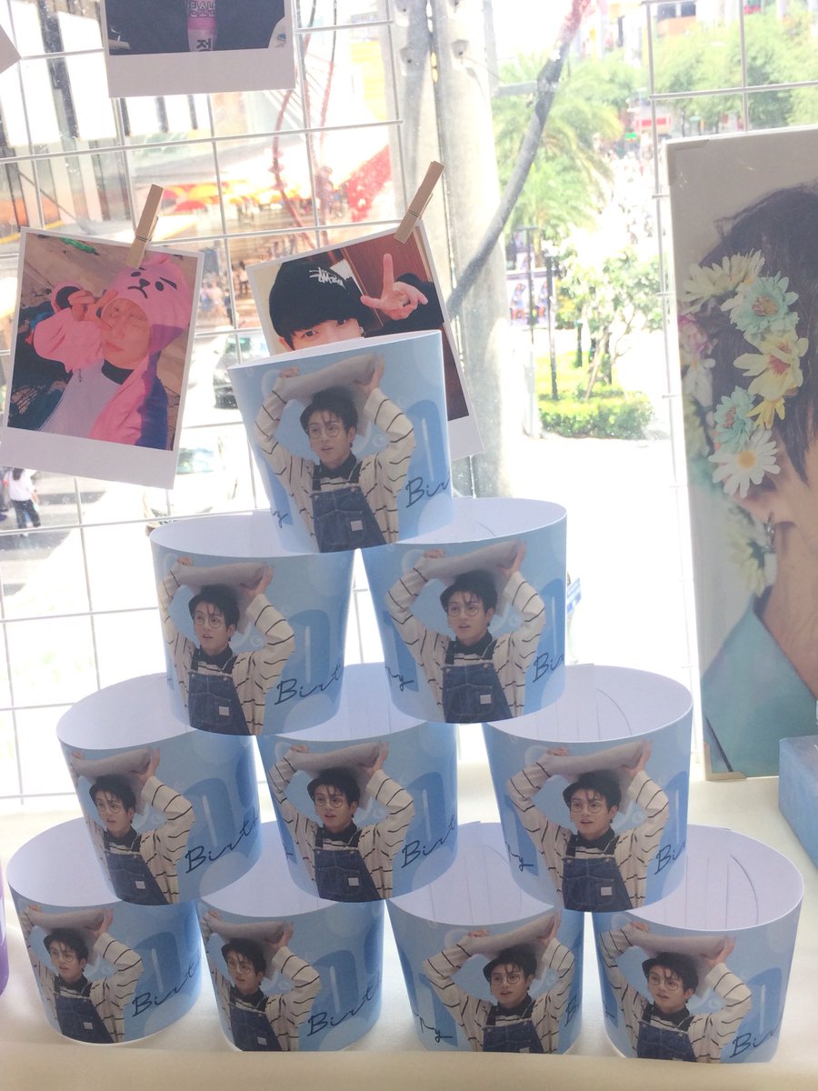 otx2o's tweet photo. Thank you so so so much 🙆🏻💜 #HappyJKDay
#4withSun
#minutiae_lcvn
#VioletteSauvageinHCM
#Borahaeproject
#IPurpleU                                            (@haminhle2410 @BTS_twt) https://t.co/WGNnD0H0ux