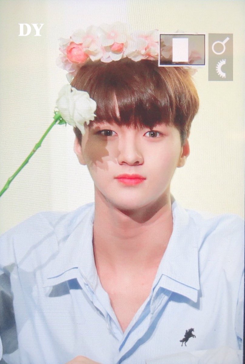 DestinY_JH_'s tweet photo. 190831 #차준호 

💞넌 나의 꽃이야 🌸🍀🧡❤️🎉

#X1 #엑스원 #CHAJUNHO https://t.co/Hc2d3Fw7JO