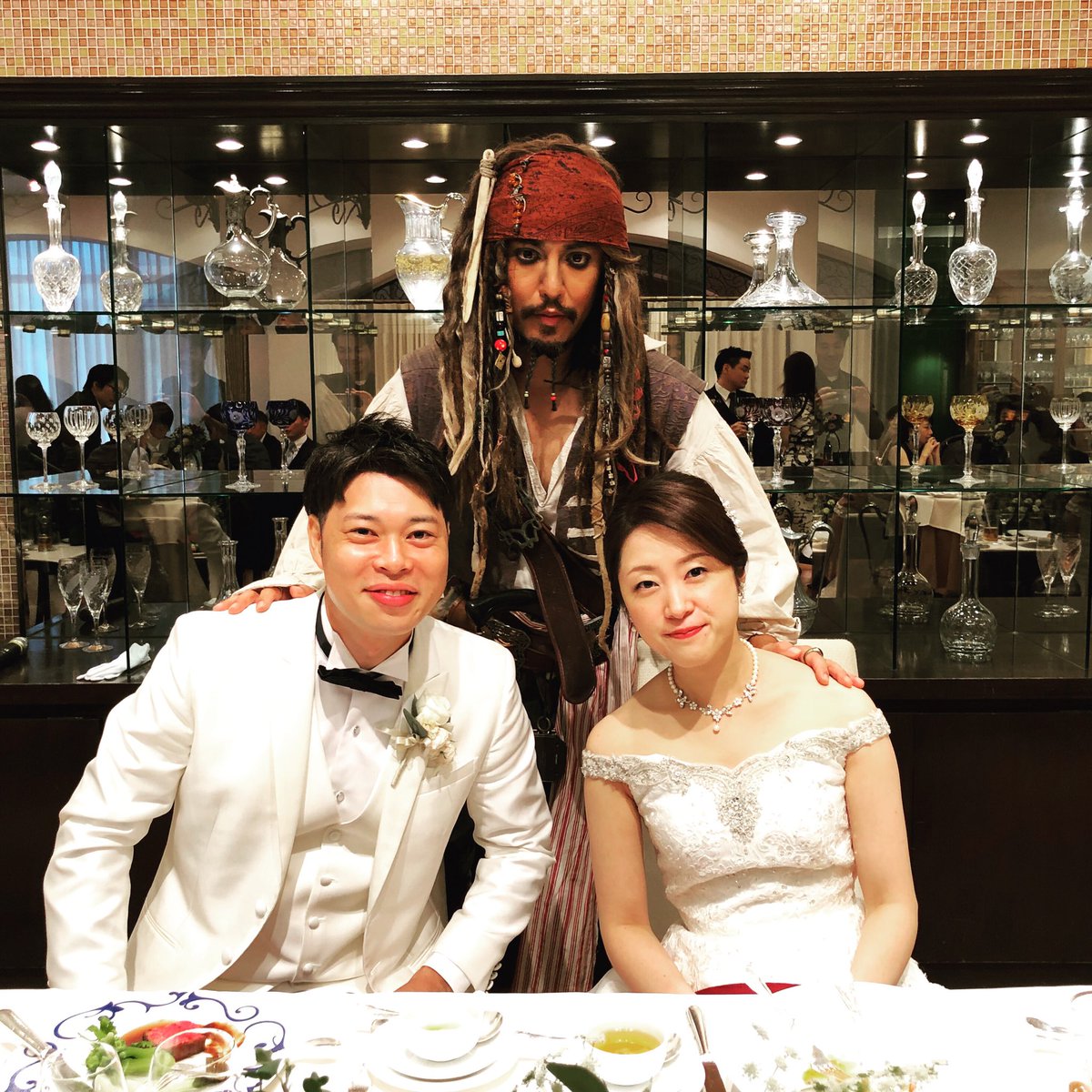 ジャックマジシャン Jack The Magician 先週ですが 南青山で行われた結婚式でヨーホーさせていただきました ご 結婚おめでとうございます 高砂の隣でショーやろうと思ったら 会場中が鏡だらけだったんですよ マジックショーで後ろ鏡ってのは