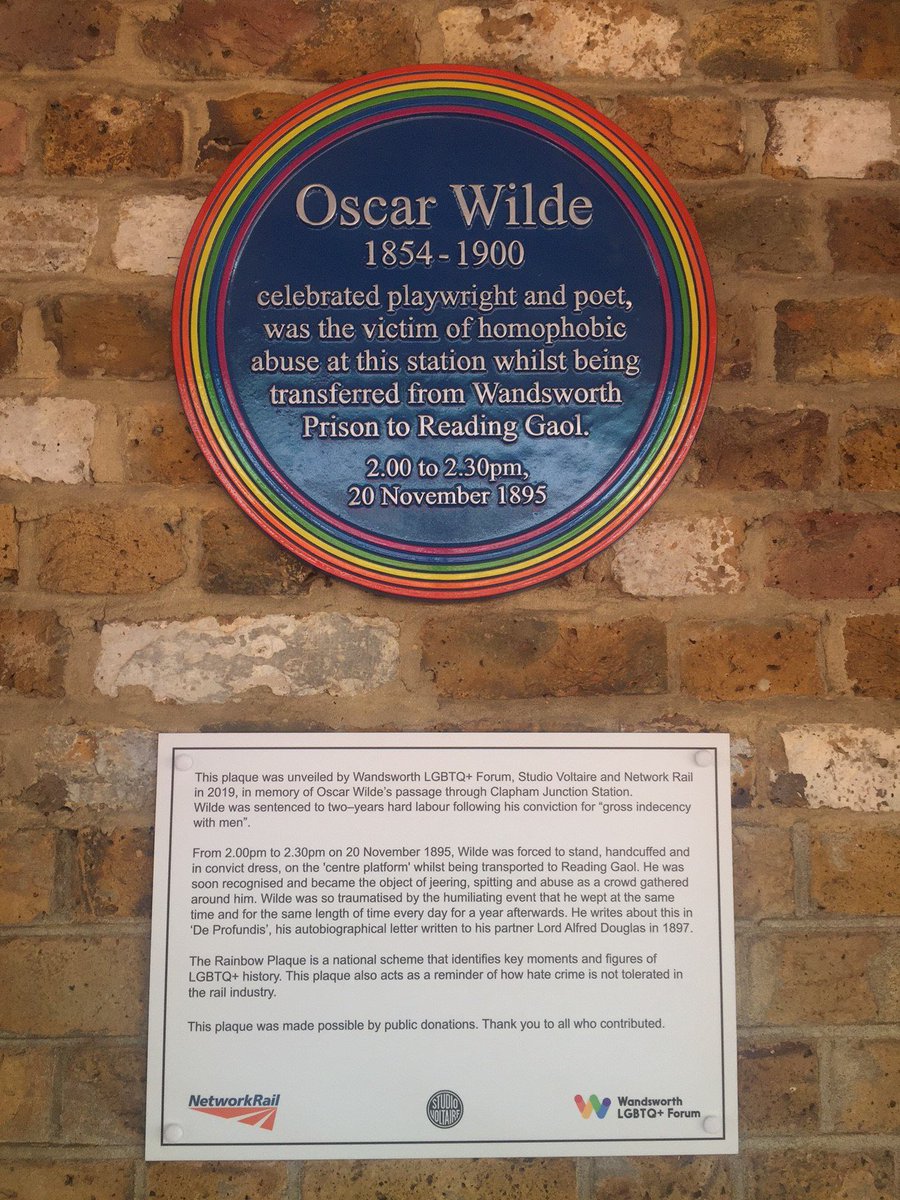 Travelling to #ReadingPride today? Have a fab day!🌈

🏳️‍🌈 If you’re going via Clapham Junction, you can see a #RainbowPlaque marking #LBGTQ+ history: Oscar Wilde suffering abuse as he was transported to Reading Gaol.

A reminder that hate crime has no place on the modern railway.
