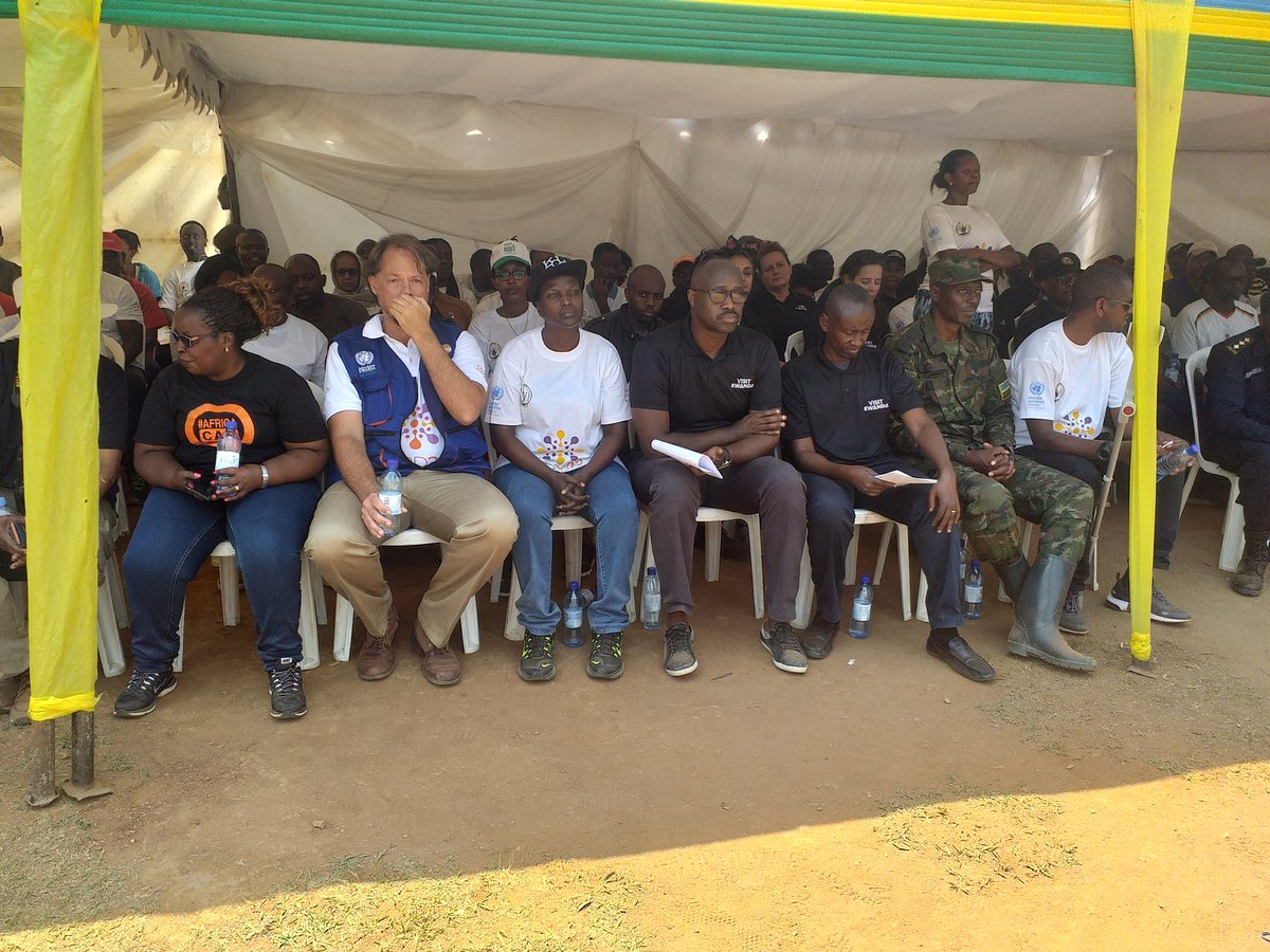 Gasabo_District's tweet photo. In today's  #Umuganda the Mayor @PudenceR @CityofKigali joined the citizens of @RugandoCell @kimihururasect1 @Gasabo_District https://t.co/olMWGfPHMm